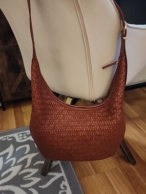 MADEWELL Woven Shoulder Bag in Chestnut Brown